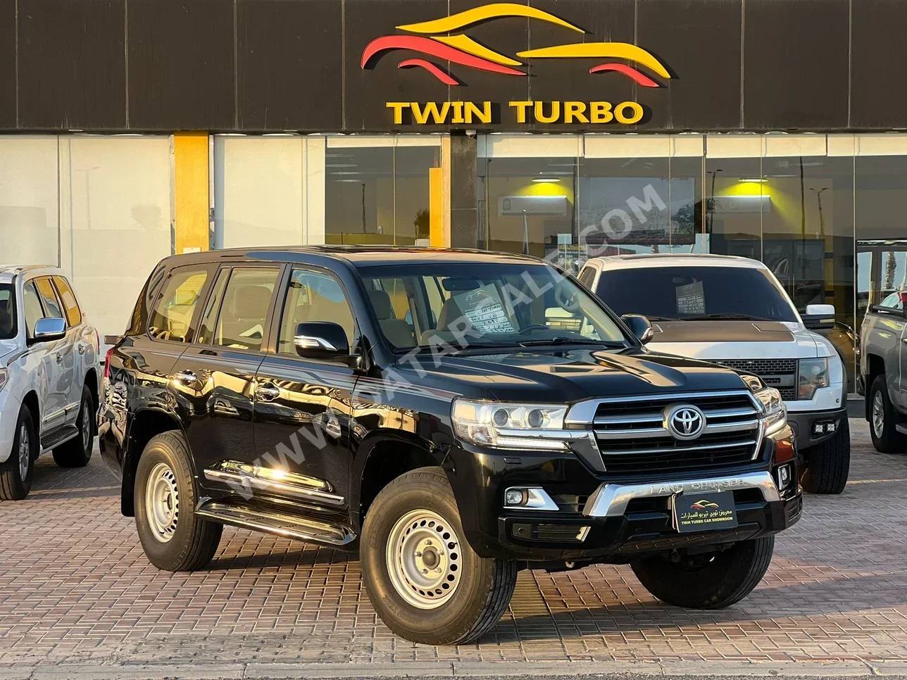 تويوتا  لاند كروزر  جي اكس ار  2016  اوتوماتيك  272,000 كم  8 سلندر  دفع رباعي  اس يو في  أسود