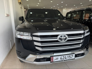 Toyota  Land Cruiser  GXR  2023  Automatic  62,000 Km  6 Cylinder  Four Wheel Drive (4WD)  SUV  Black  With Warranty