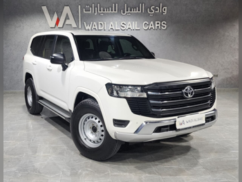 تويوتا  لاند كروزر  جي  2022  اوتوماتيك  180,000 كم  6 سلندر  دفع رباعي  اس يو في  أبيض