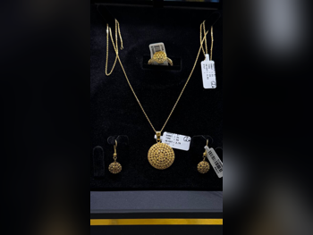 Gold Set  Bahrain  Woman  By Weight  9.5 Gram  Without Stone  Maintenance Warranty  Free Shipping  Yellow Gold  21k