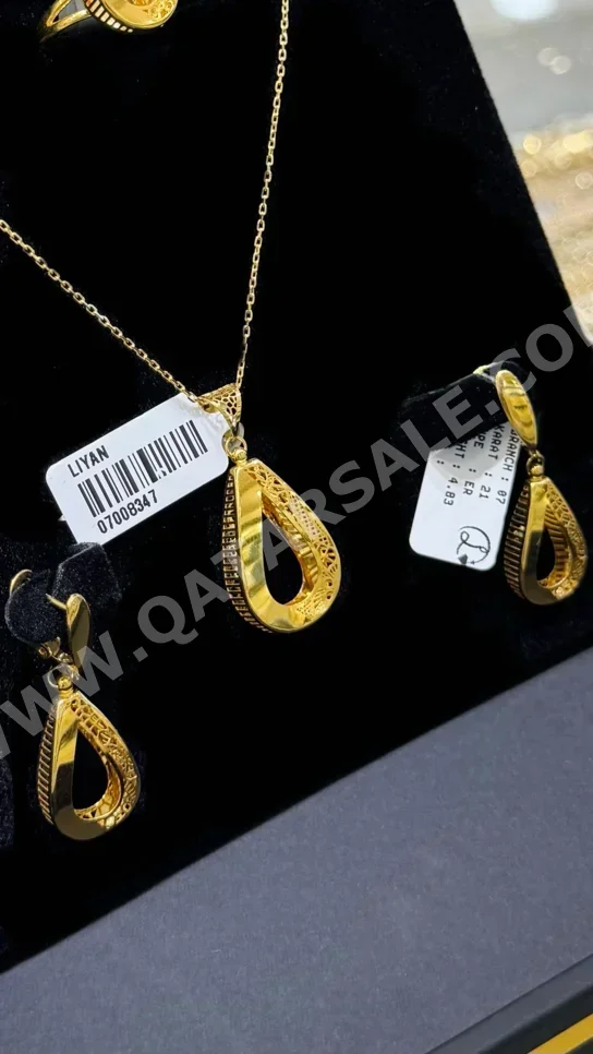 الذهب بدون حجر  نسائي  طقم  ضمان الصيانة  توصيل مجاني  حسب الوزن  ايطاليا  12.7 غرام  ذهب أصفر  عيار 21