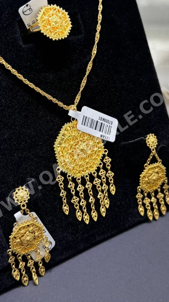الذهب طقم  البحرين  نسائي  حسب الوزن  23.46 غرام  بسيط  ضمان الصيانة  توصيل مجاني  ذهب أصفر  عيار 21