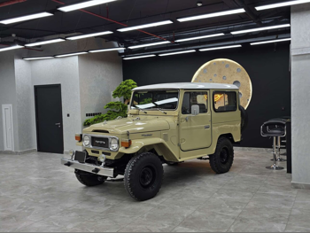 تويوتا  لاند كروزر  1983  عادي  27,000 كم  6 سلندر  دفع رباعي  كلاسك  بيج