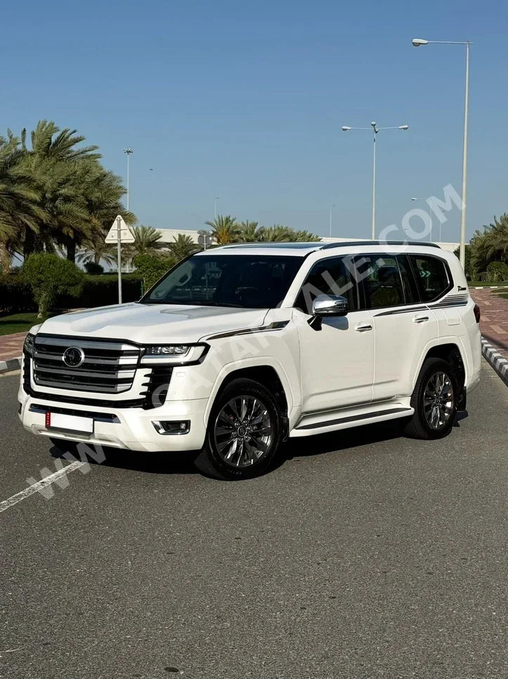 Toyota  Land Cruiser  VXR Twin Turbo  2022  Automatic  70,000 Km  6 Cylinder  Four Wheel Drive (4WD)  SUV  White