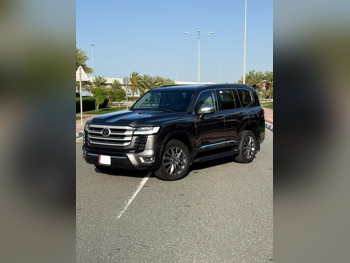 Toyota  Land Cruiser  VXR Twin Turbo  2024  Automatic  8,000 Km  6 Cylinder  Four Wheel Drive (4WD)  SUV  Gray  With Warranty