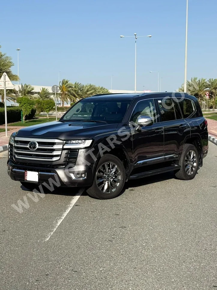 Toyota  Land Cruiser  VXR Twin Turbo  2024  Automatic  8,000 Km  6 Cylinder  Four Wheel Drive (4WD)  SUV  Gray  With Warranty