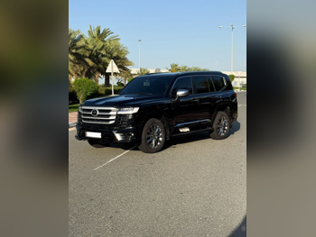 Toyota  Land Cruiser  VXR Twin Turbo  2025  Automatic  5,000 Km  6 Cylinder  Four Wheel Drive (4WD)  SUV  Black  With Warranty