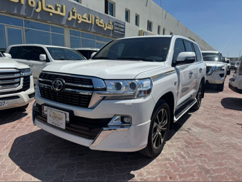 تويوتا  لاند كروزر  في اكس ار  2021  اوتوماتيك  85,000 كم  8 سلندر  دفع رباعي  اس يو في  أبيض