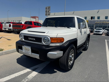 تويوتا  إف جي كروزر  2013  اوتوماتيك  205,000 كم  6 سلندر  دفع رباعي  اس يو في  أبيض