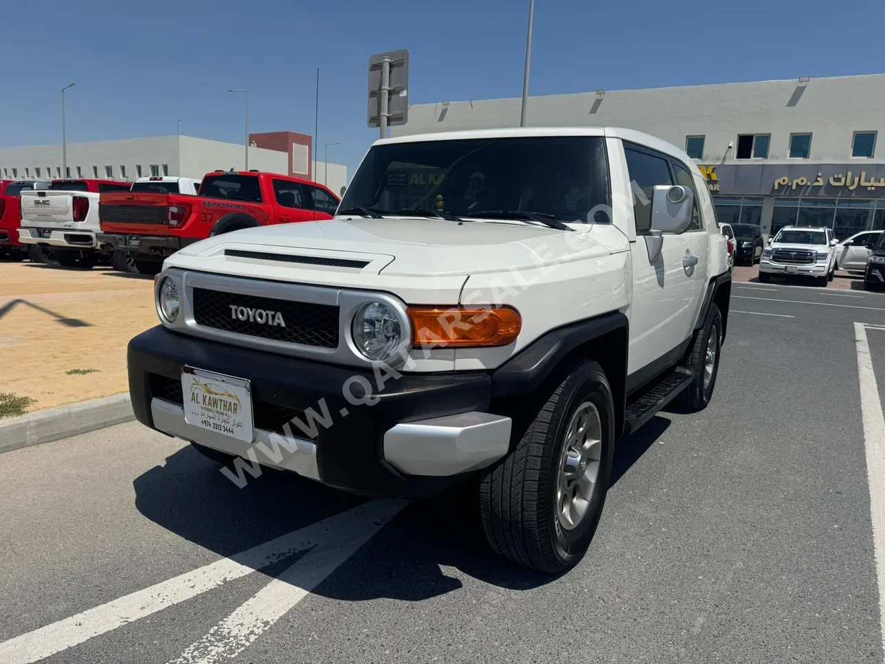 تويوتا  إف جي كروزر  2013  اوتوماتيك  205,000 كم  6 سلندر  دفع رباعي  اس يو في  أبيض