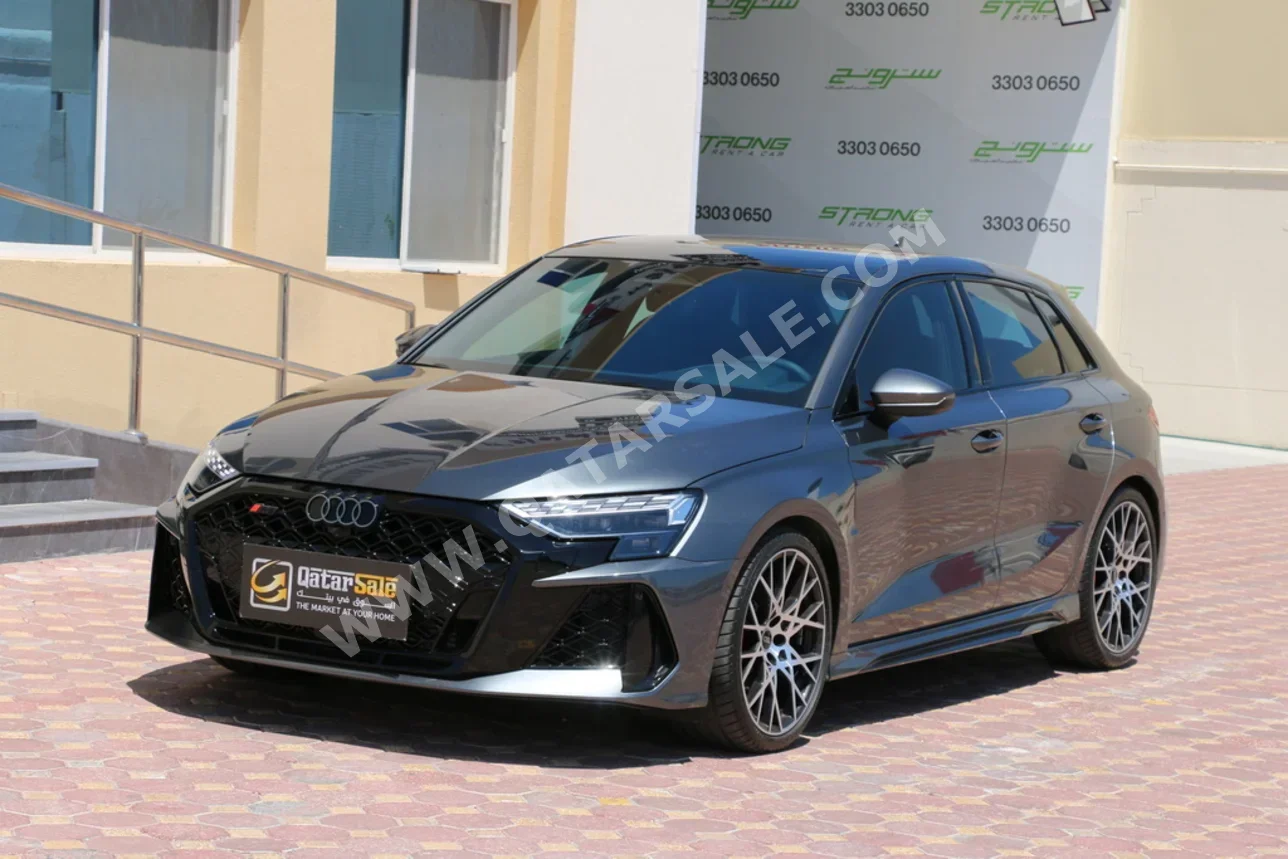 اودي  أر أس  3  2026  اوتوماتيك  570 كم  5 سلندر  دفع كلي مستمر  هاتشباك  رمادي  تحت الضمان