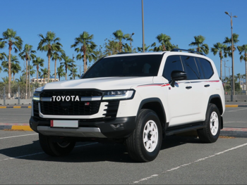 تويوتا  لاند كروزر  جي ار سبورت توين تيربو  2024  اوتوماتيك  54,000 كم  6 سلندر  دفع رباعي  اس يو في  أبيض  تحت الضمان