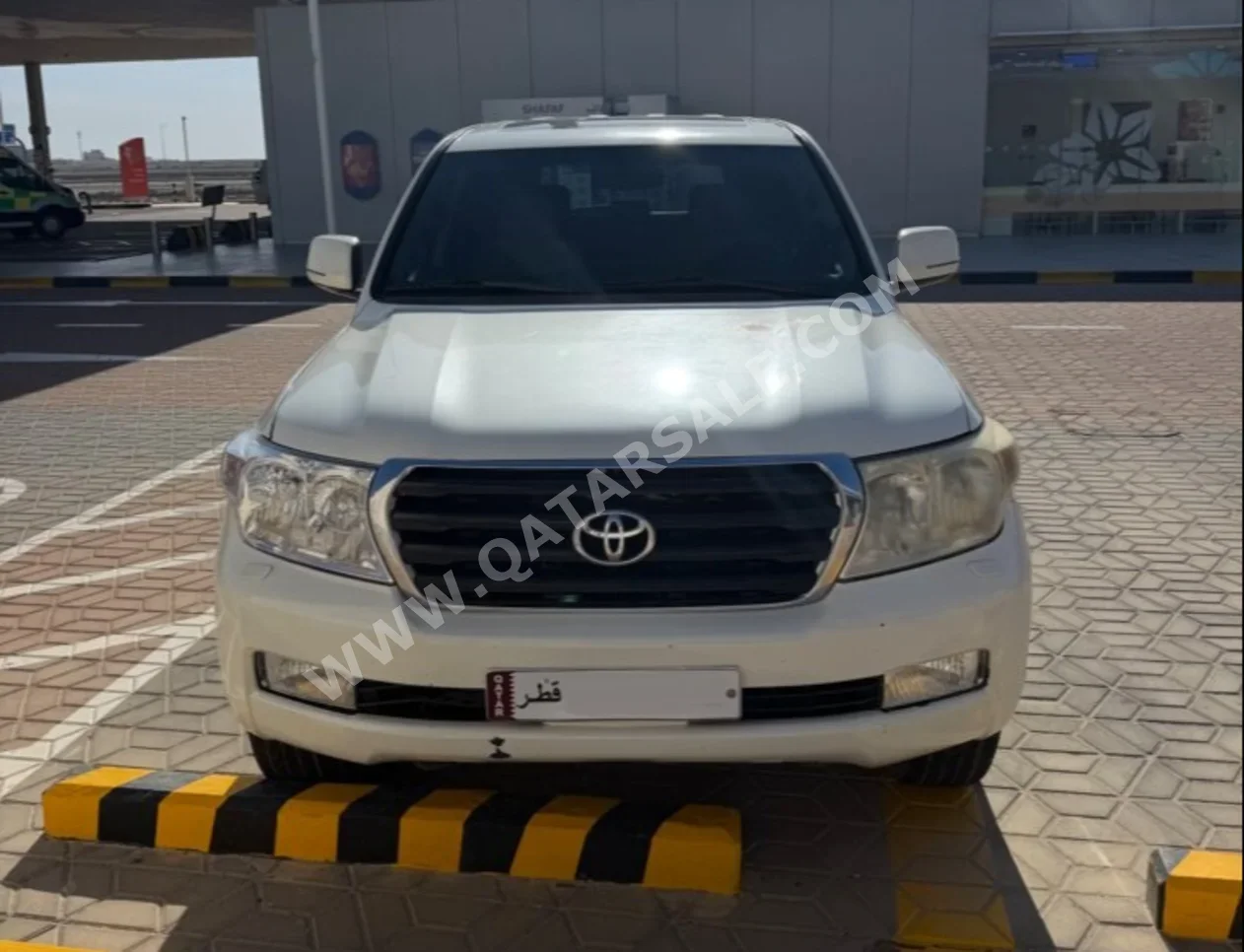 تويوتا  لاند كروزر  جي اكس ار  2011  اوتوماتيك  517,000 كم  8 سلندر  دفع رباعي  اس يو في  أبيض لؤلؤي