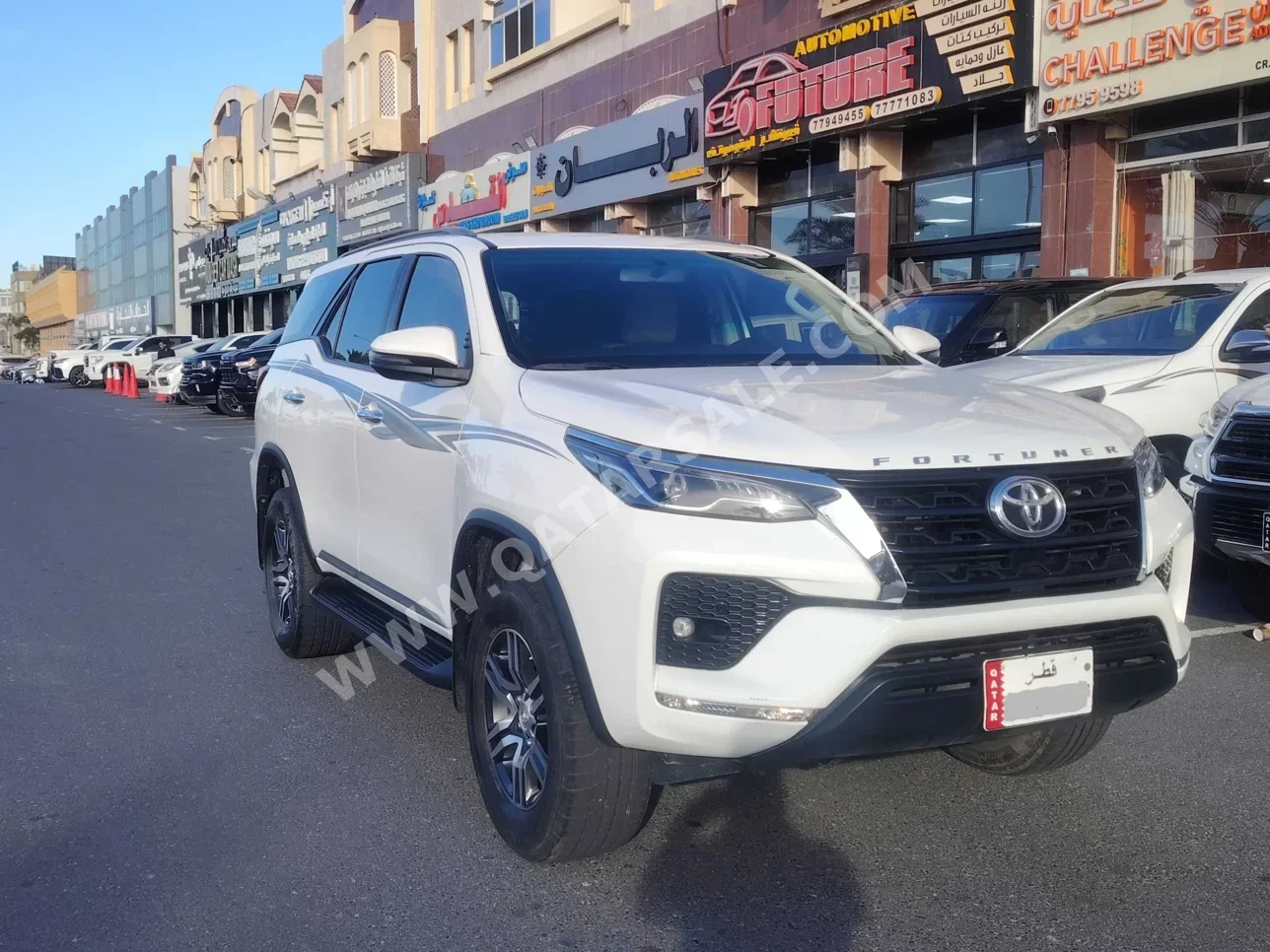 Toyota Fortuner SR5 2022 Automatic 132,000 Km 6 Cylinder Four Wheel Drive (4WD) SUV White