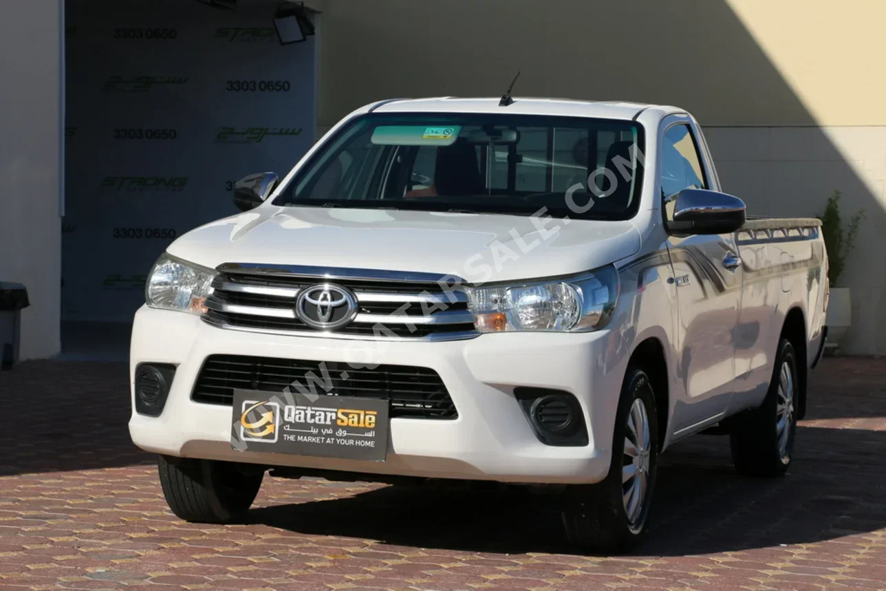 Toyota  Hilux  2017  Automatic  170,000 Km  4 Cylinder  Four Wheel Drive (4WD)  Pick Up  White