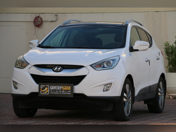 هيونداي  تكسن  لميتد  2015  اوتوماتيك  85,000 كم  4 سلندر  دفع رباعي  اس يو في  أبيض