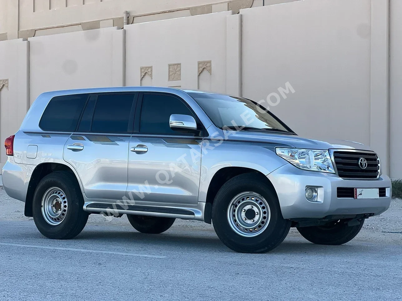 تويوتا  لاند كروزر  جي اكس  2015  اوتوماتيك  423,000 كم  6 سلندر  دفع رباعي  اس يو في  فضي