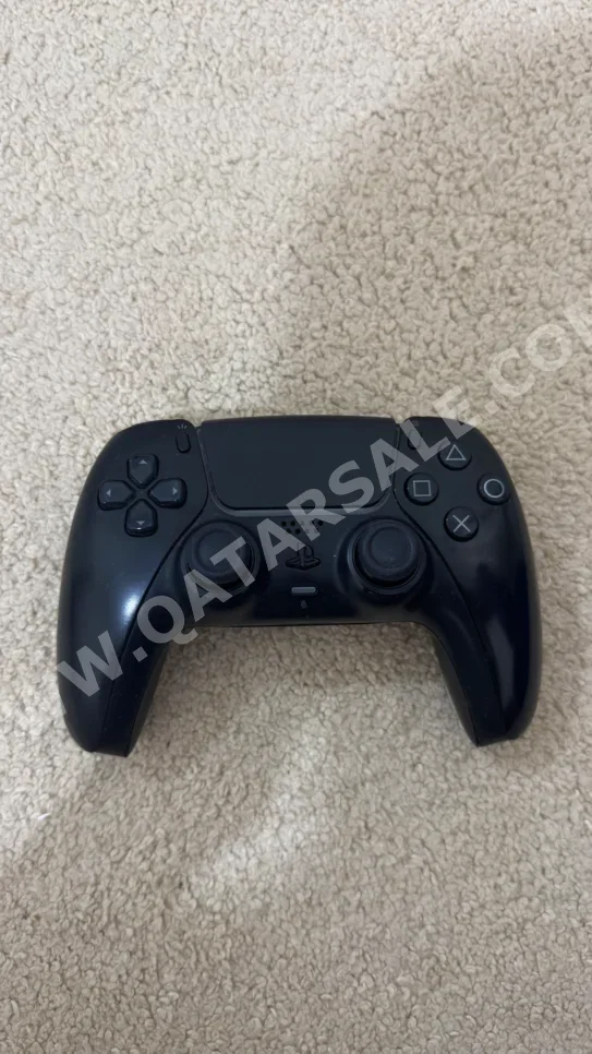 ملحقات اجهزة العاب الفيديو جهاز تحكم  - سوني  - بلاي ستيشن 5  - أسود