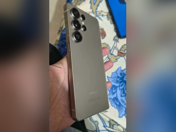 هواتف نقالة سامسونج  - جالاكسي اس  - 25 الترا  - ذهبي  - 256 جيجابايت  - تحت الضمان