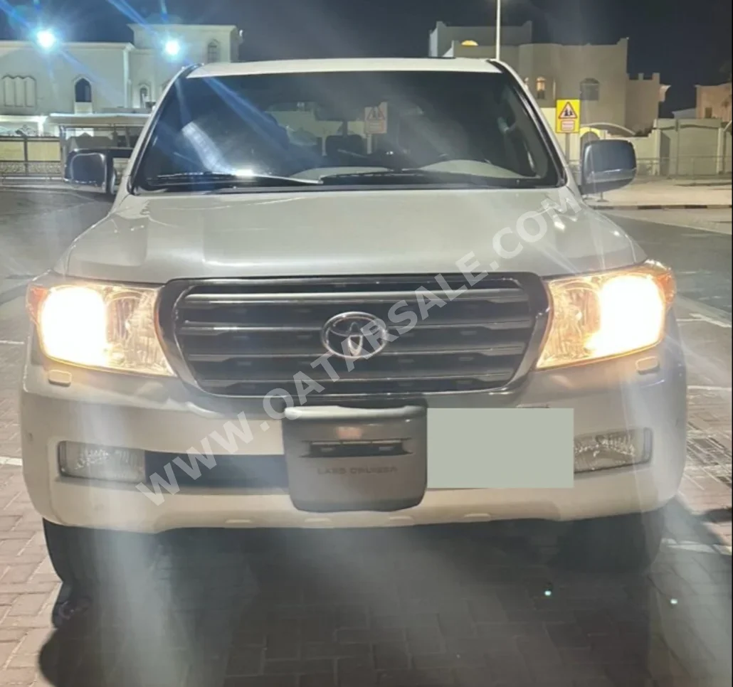 Toyota  Land Cruiser  GXR  2009  Automatic  384,770 Km  8 Cylinder  Four Wheel Drive (4WD)  SUV  Pearl