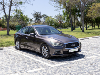 انفنيتي  كيو  50  2015  اوتوماتيك  93,000 كم  4 سلندر  دفع خلفي  سيدان  بني  تحت الضمان