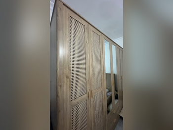 أطقم غرف نوم - طقم مكون من 3 قطع  - بنى