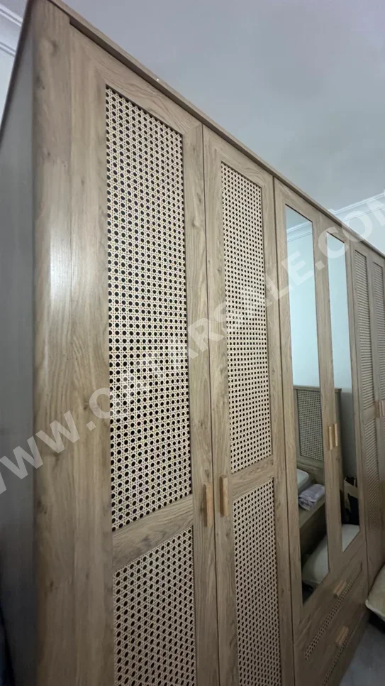 أطقم غرف نوم - طقم مكون من 3 قطع  - بنى