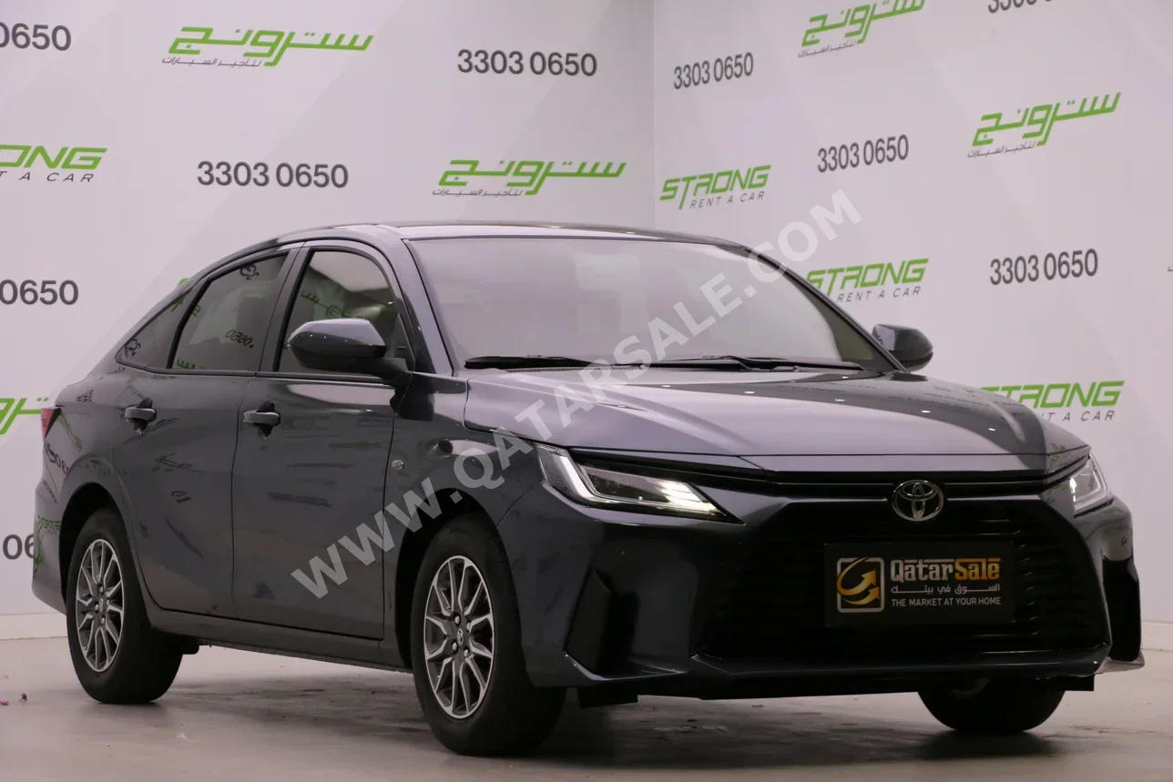 تويوتا  ياريس  2026  اوتوماتيك  350 كم  4 سلندر  سحب امامي  سيدان  رمادي  تحت الضمان