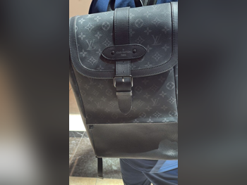 حقيبة ظهر  - لويس فيتون  - أسود  - جلد نباتي  - لكلا الجنسين