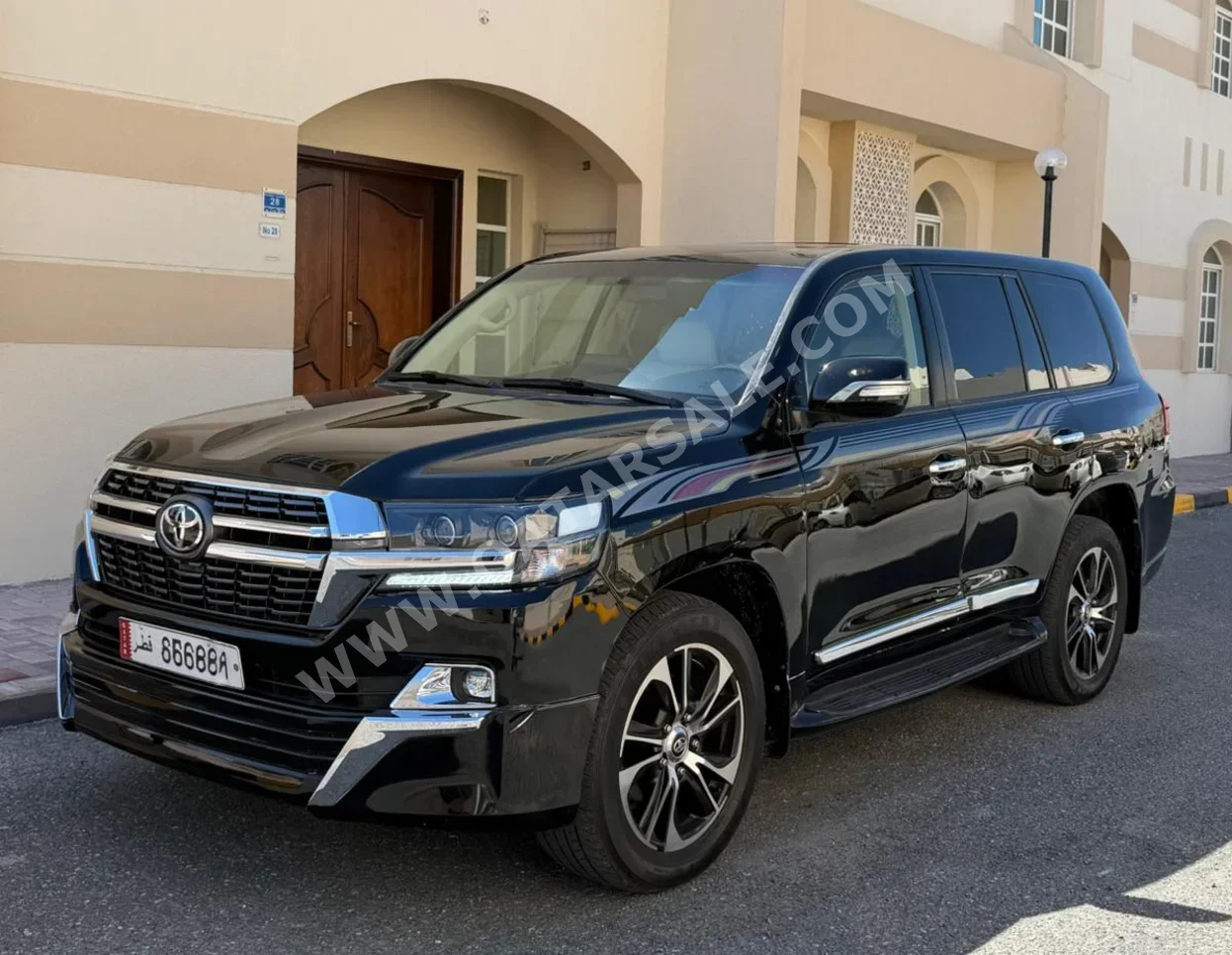 تويوتا  لاند كروزر  جي اكس ار  2017  اوتوماتيك  214,000 كم  6 سلندر  دفع رباعي  اس يو في  أسود