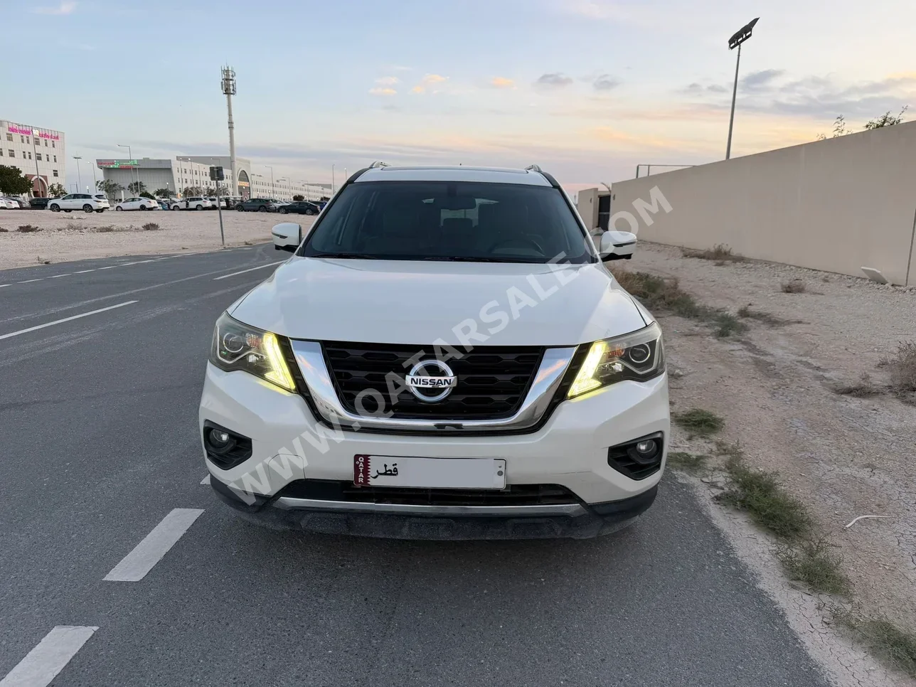نيسان  باثفايندر  2018  اوتوماتيك  98,000 كم  6 سلندر  دفع رباعي  اس يو في  أبيض