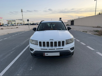 جييب  كومباس  2016  اوتوماتيك  98,000 كم  4 سلندر  دفع رباعي  اس يو في  أبيض