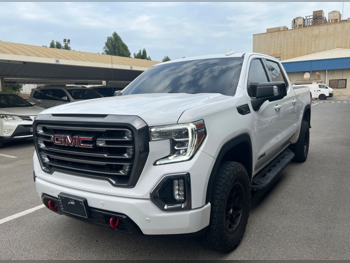 GMC Sierra AT4 Carbon Pro 2021 Automatic 115,000 Km 8 Cylinder Four Wheel Drive (4WD) Pick Up White