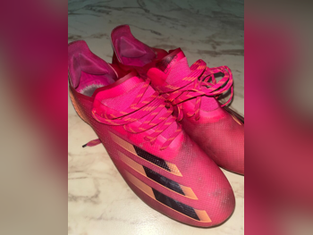 أحذية أديداس  زهري مقاس 41  قطر  رجالي