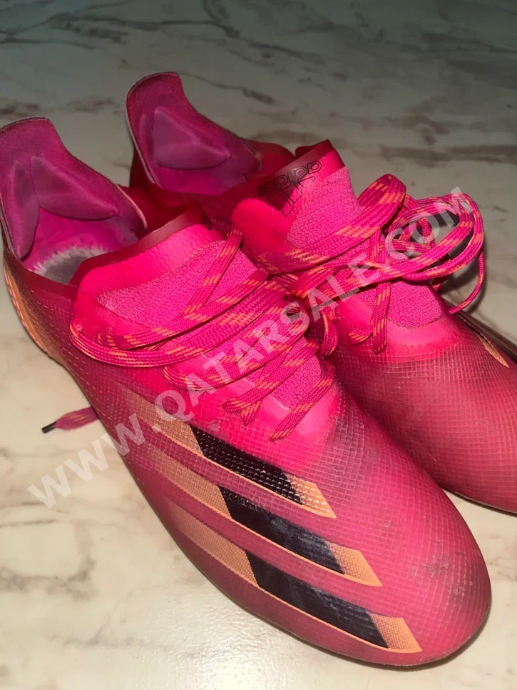 Shoes Adidas  Pink Size 41  Qatar  Men