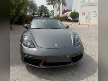 بورش  بوكستر  اس  2017  اوتوماتيك  80,000 كم  4 سلندر  دفع خلفي  كشف  اسود مطفي