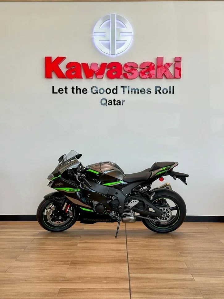 كاوازاكي  زد اكس 10 ار -  2025 - اللون اسود -  الضمان