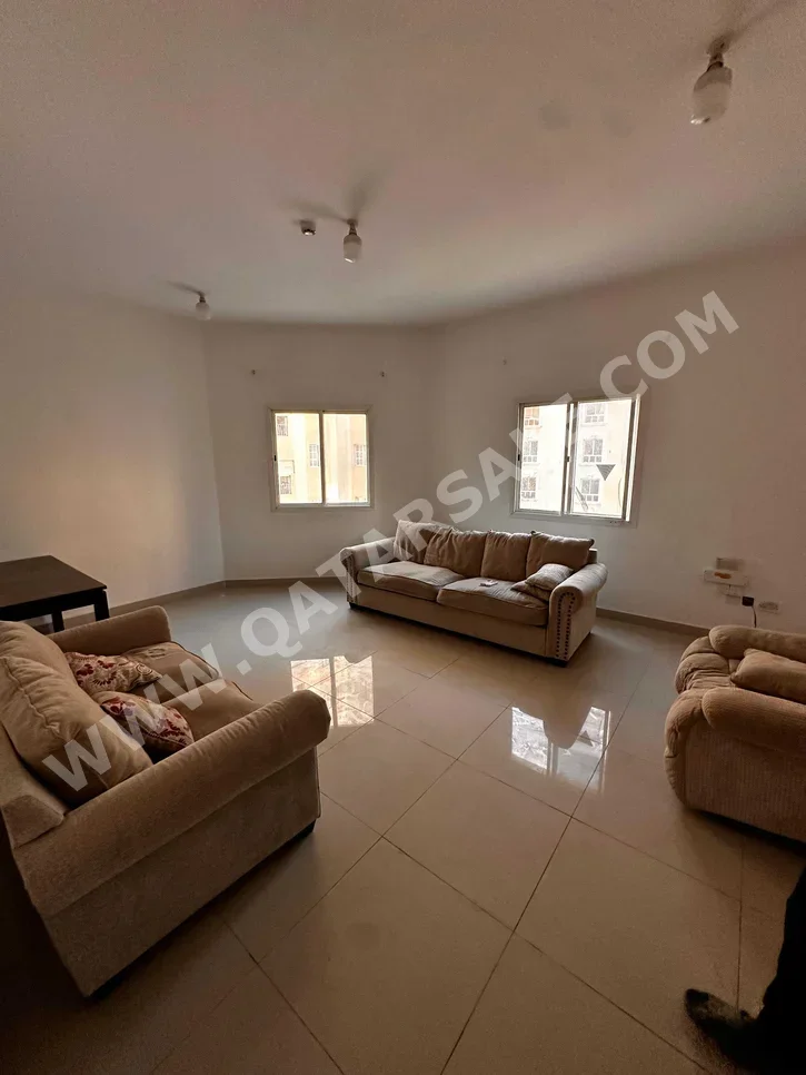2 Bedrooms  Apartment  For Rent  in Doha -  Fereej Bin Mahmoud  Not Furnished