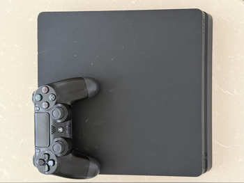 اجهزة العاب الفديو - سوني  - بلاي ستيشن 4 برو  -تشمل أجهز تحكم: 1