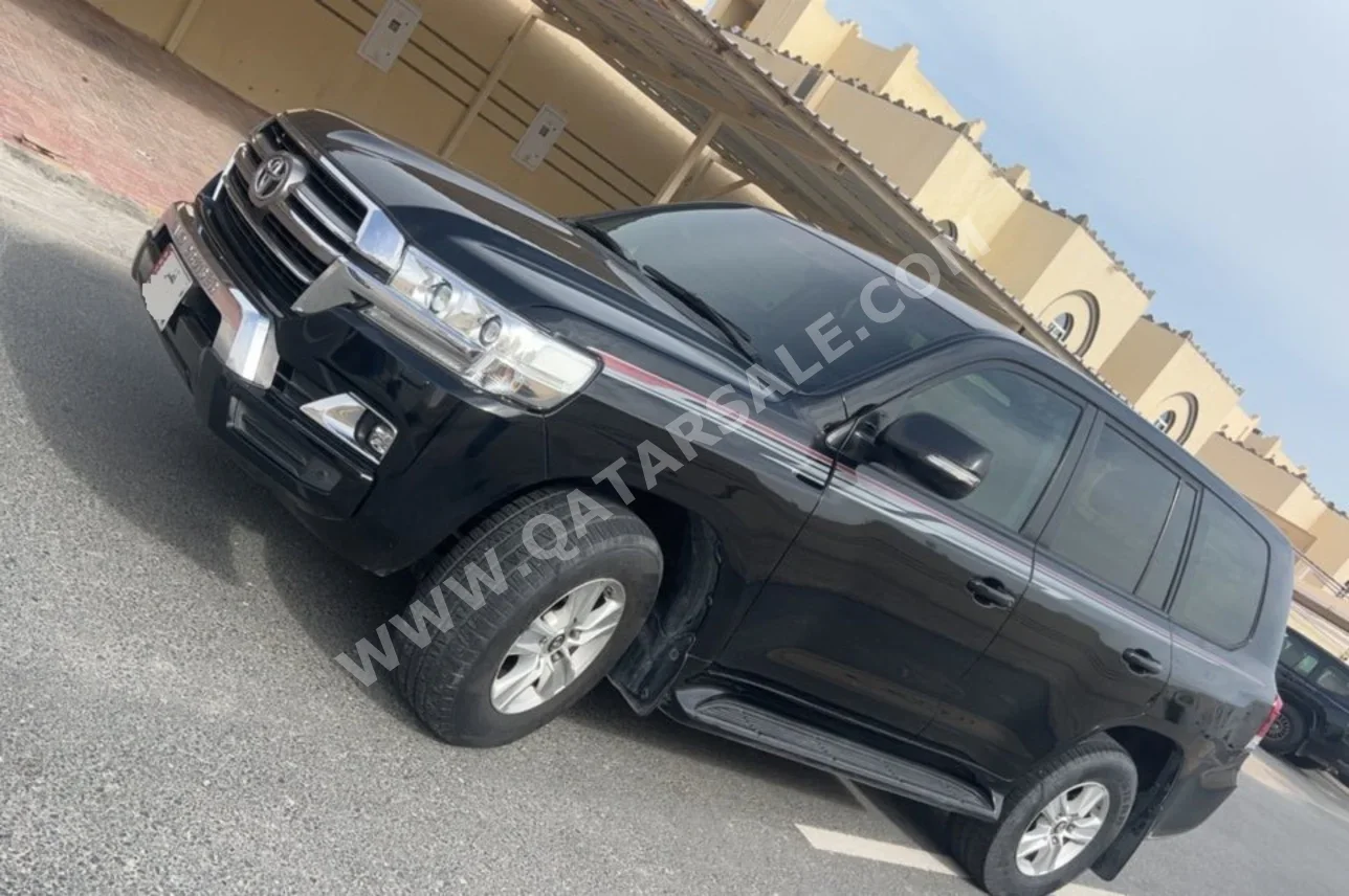 Toyota  Land Cruiser  GXR  2020  Automatic  176,000 Km  6 Cylinder  Four Wheel Drive (4WD)  Pick Up  Black