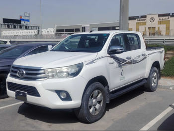 Toyota  Hilux  SR5  2017  Manual  100,000 Km  4 Cylinder  Four Wheel Drive (4WD)  Pick Up  White