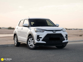 Toyota  Raize  2025  Automatic  15,900 Km  4 Cylinder  Four Wheel Drive (4WD)  SUV  White  With Warranty