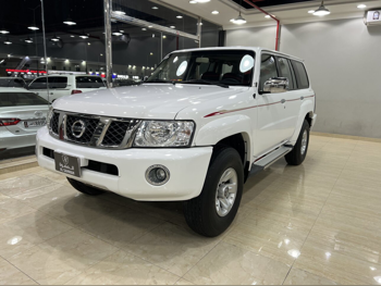 نيسان  باترول  سفاري  2016  عادي  199,000 كم  6 سلندر  دفع رباعي  اس يو في  أبيض