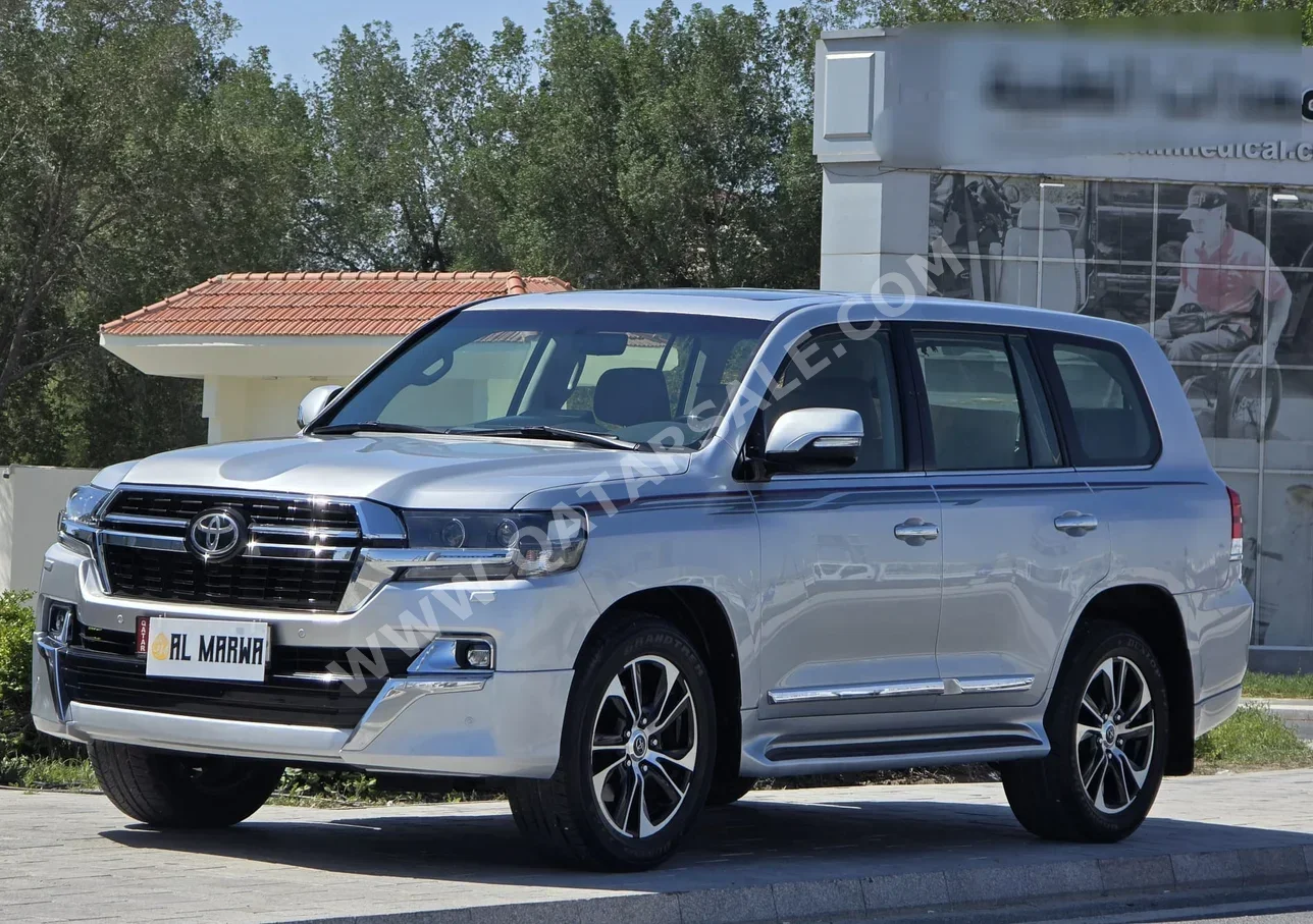 Toyota  Land Cruiser  GXR- Grand Touring  2021  Automatic  92,000 Km  8 Cylinder  Four Wheel Drive (4WD)  SUV  Silver