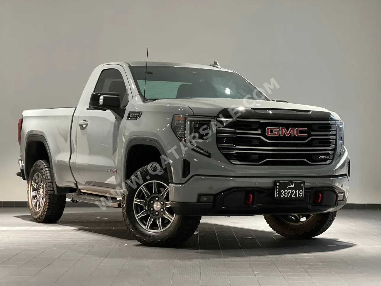 GMC Sierra AT4 2025 Automatic 14,000 Km 8 Cylinder Four Wheel Drive (4WD) Pick Up Gray With Warranty