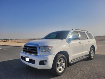Toyota  Sequoia  SR5  2012  Automatic  273,000 Km  8 Cylinder  Four Wheel Drive (4WD)  SUV  White
