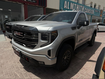 جي ام سي  سييرا  اي تي 4  2022  اوتوماتيك  108,000 كم  8 سلندر  دفع رباعي  بيكب  رمادي