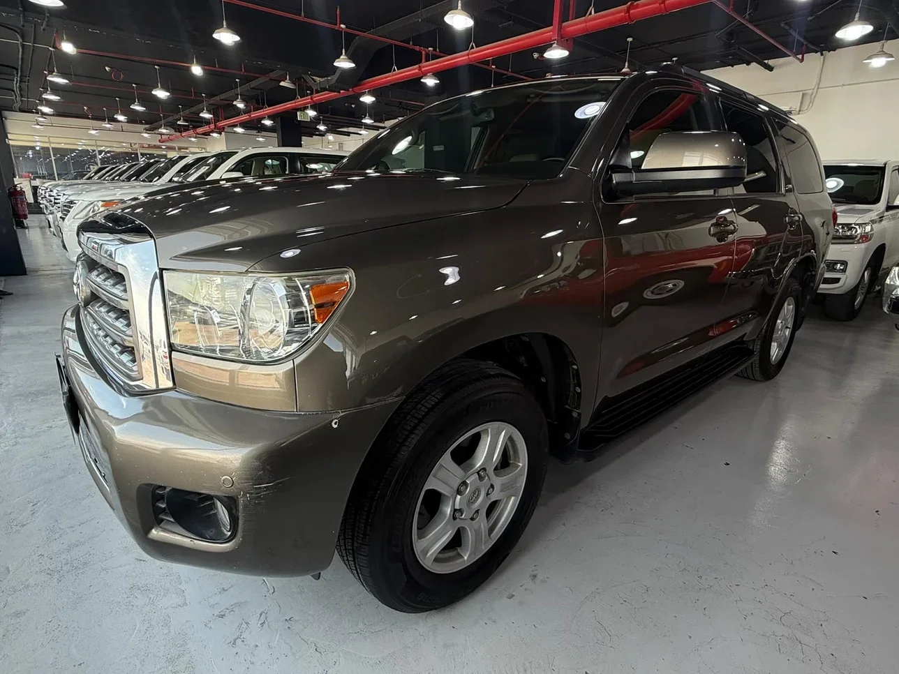 Toyota  Sequoia  SR5  2014  Automatic  294,000 Km  8 Cylinder  Four Wheel Drive (4WD)  SUV  Brown