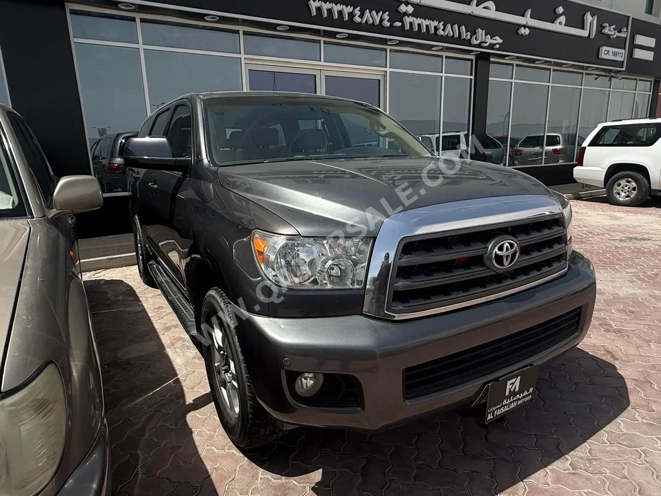 تويوتا سكويا اس ار 5 2015 اوتوماتيك 260,000 كم 8 سلندر دفع رباعي اس يو في رمادي