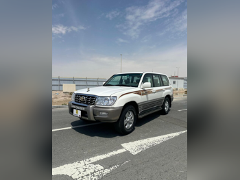 تويوتا  لاند كروزر  جي اكس ار  2007  عادي  119,426 كم  6 سلندر  دفع رباعي  اس يو في  أبيض